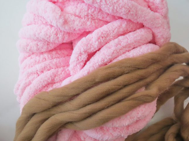 Perbandingan Chenille Jumbo vs Loopy
